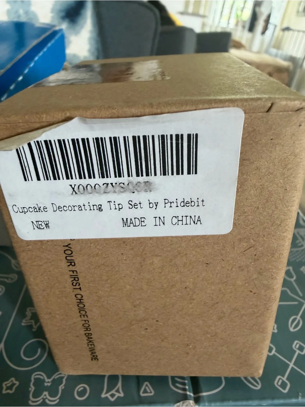 Cake Turntable with Blue Decorating Bags & tips